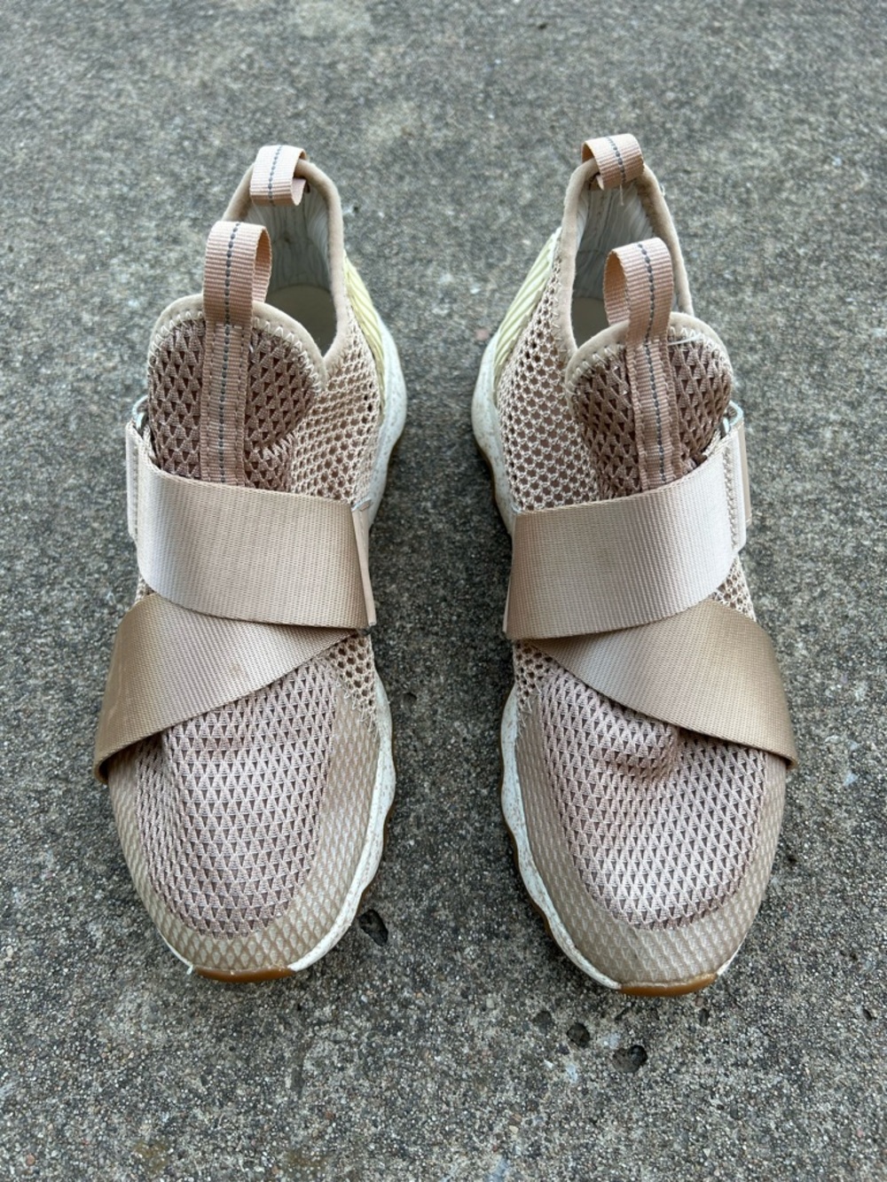 Sorel Kinetic Women's Beige and Cream Slip-On Running Sneakers Size 7 - Picture 2 of 7